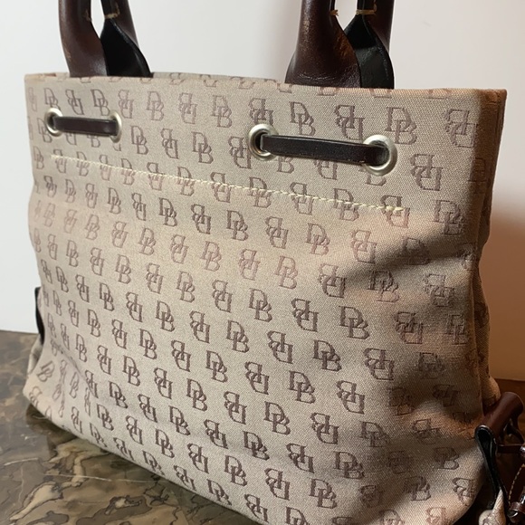 *SOLD*dooney and bourke med size bag-Near Perfect! - Picture 2 of 11